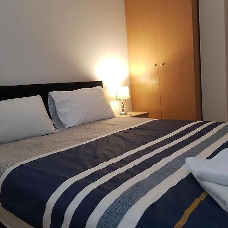 Rajiceva 5- Apartman Sa Prostranom Terasom I Garaznim Mestom Kragujevac Bagian luar foto