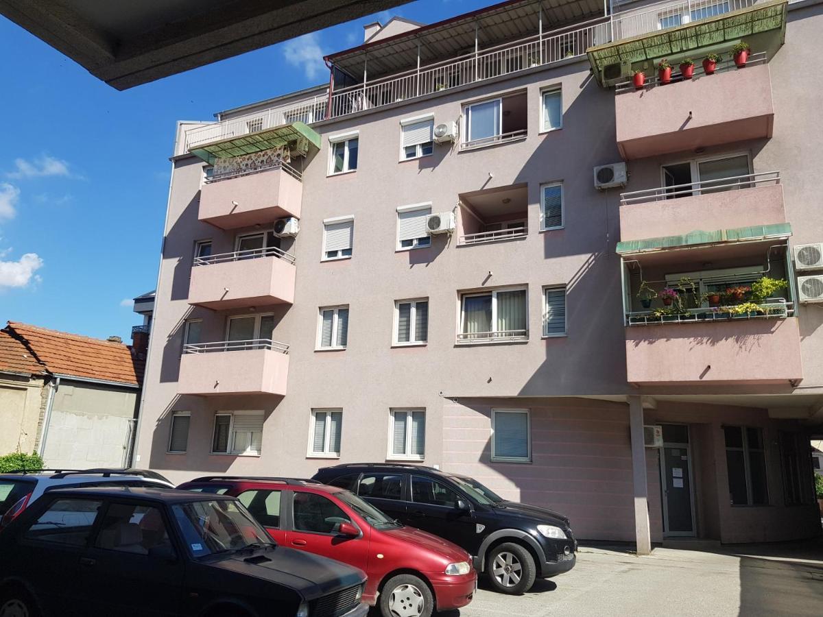 Rajiceva 5- Apartman Sa Prostranom Terasom I Garaznim Mestom Kragujevac Bagian luar foto