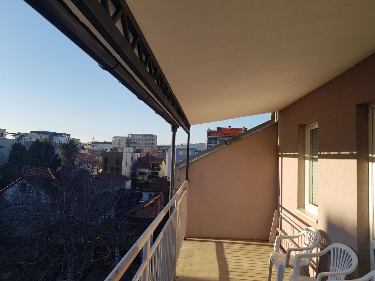 Rajiceva 5- Apartman Sa Prostranom Terasom I Garaznim Mestom Kragujevac Bagian luar foto
