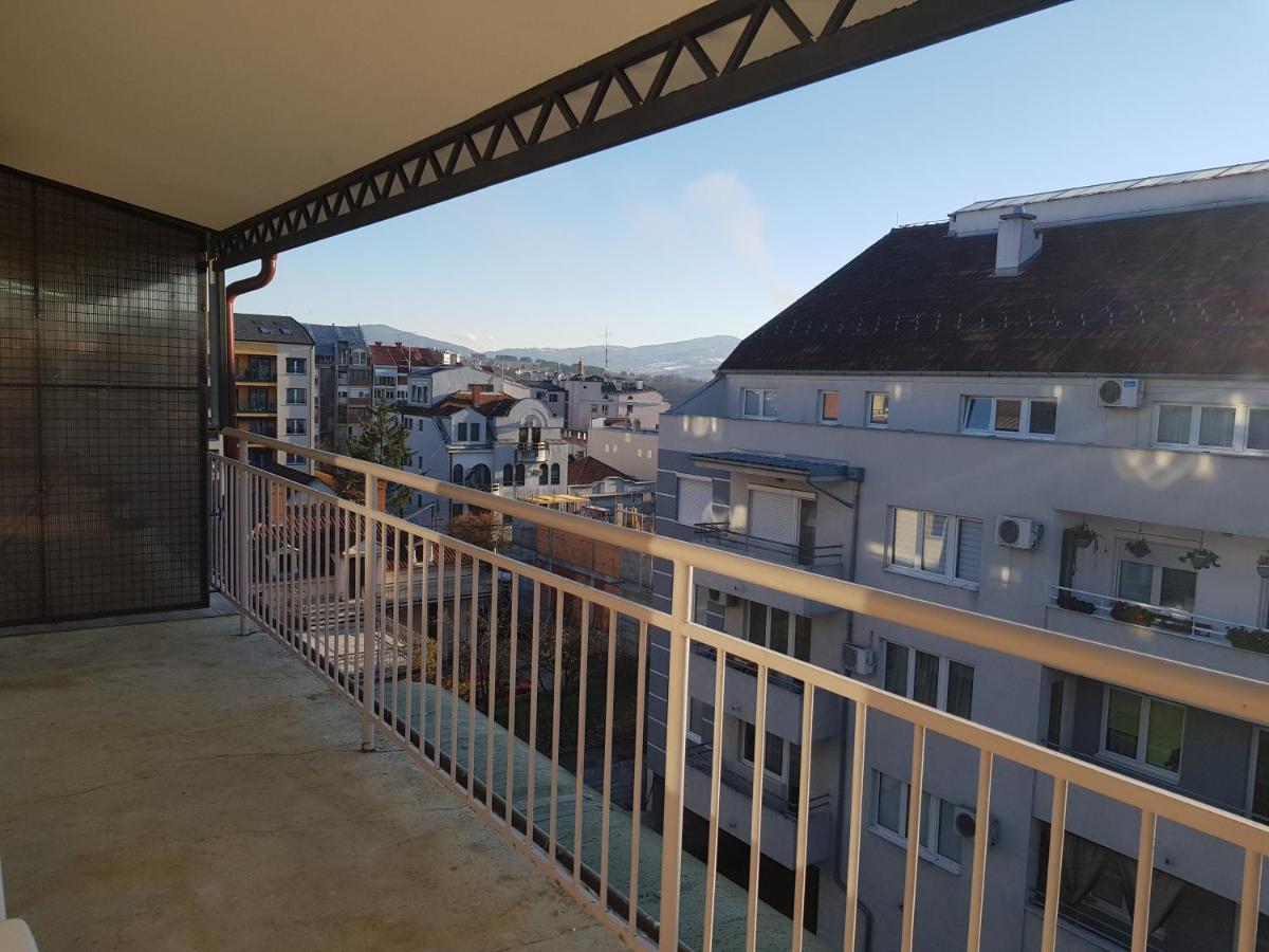 Rajiceva 5- Apartman Sa Prostranom Terasom I Garaznim Mestom Kragujevac Bagian luar foto