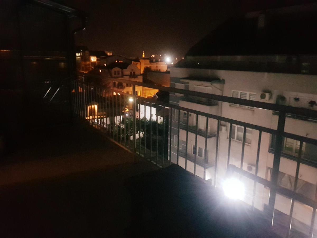 Rajiceva 5- Apartman Sa Prostranom Terasom I Garaznim Mestom Kragujevac Bagian luar foto