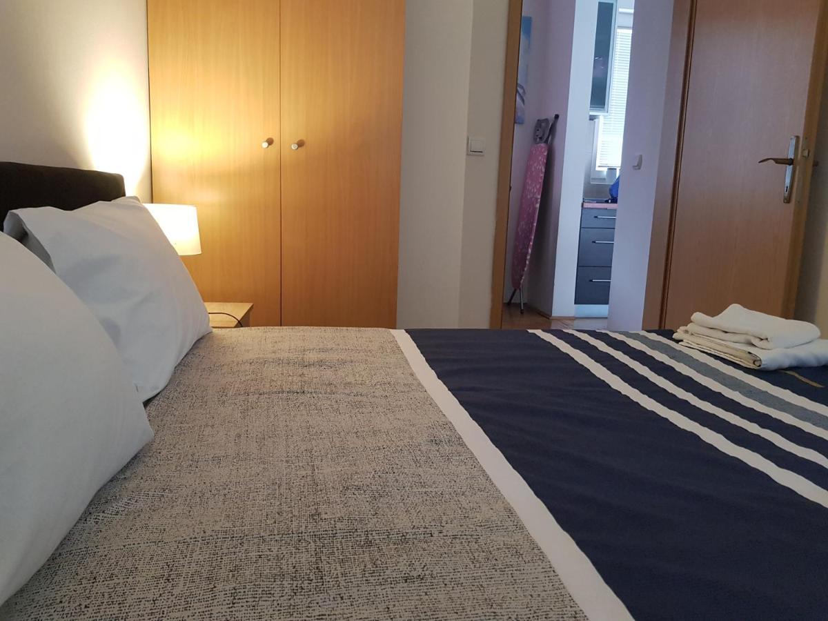 Rajiceva 5- Apartman Sa Prostranom Terasom I Garaznim Mestom Kragujevac Bagian luar foto