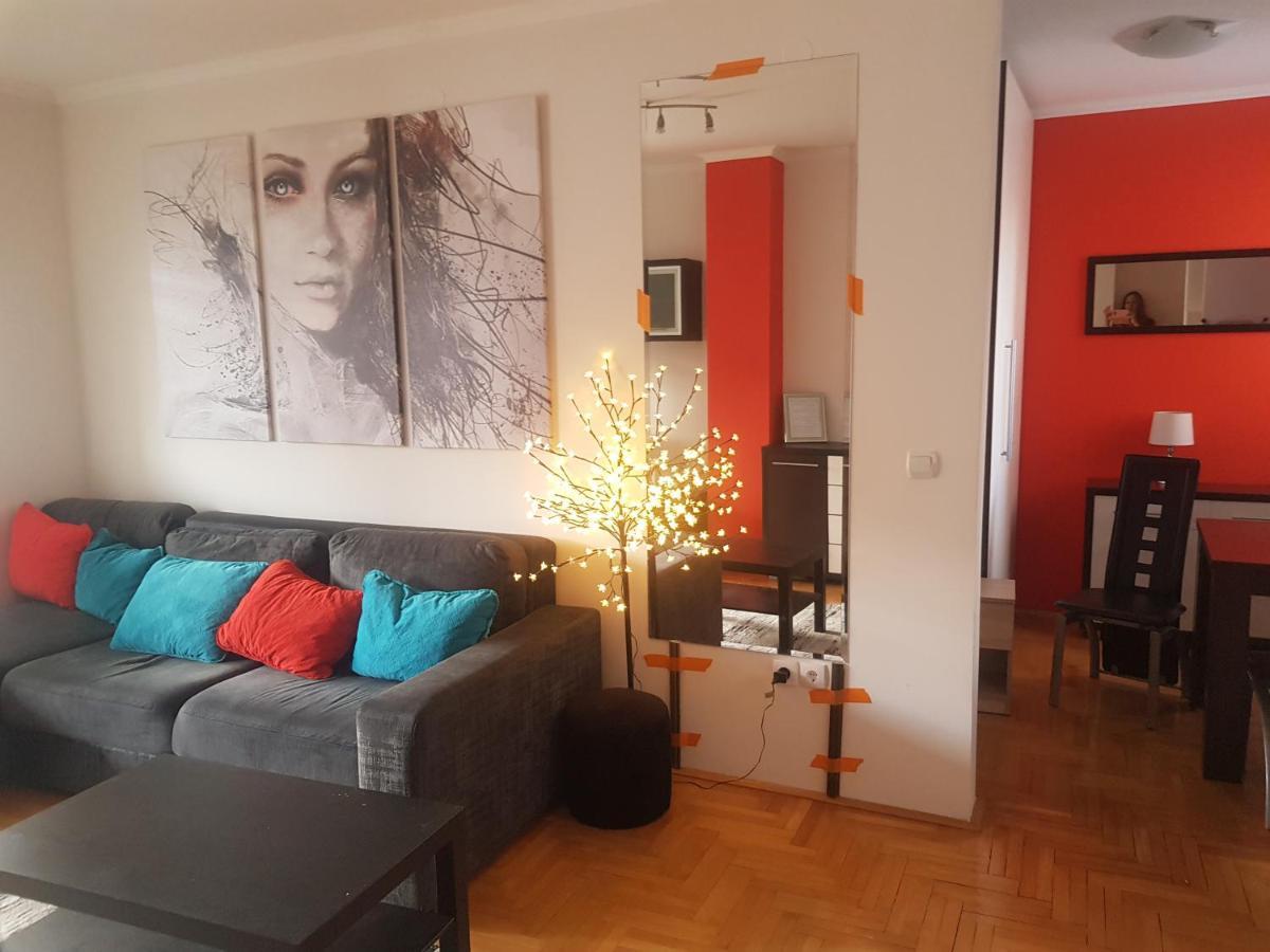 Rajiceva 5- Apartman Sa Prostranom Terasom I Garaznim Mestom Kragujevac Bagian luar foto